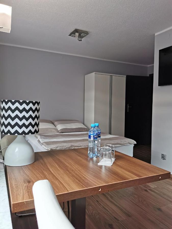 10 Bed And Breakfast Познань Экстерьер фото