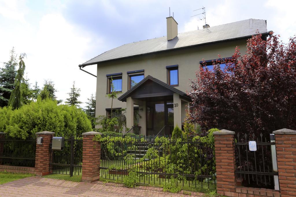 10 Bed And Breakfast Познань Экстерьер фото