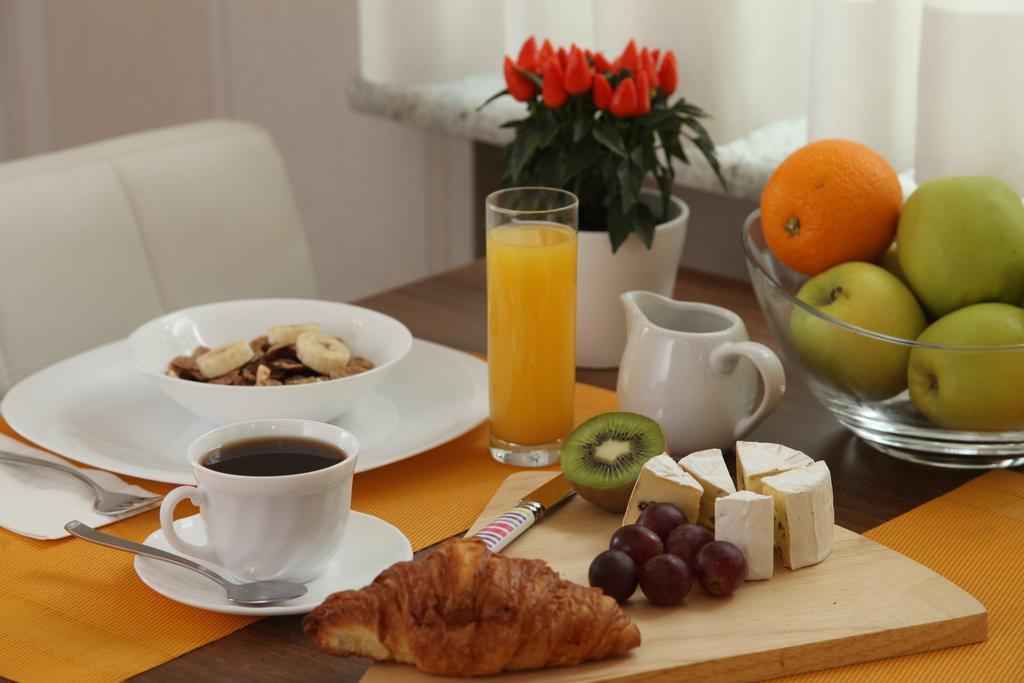 10 Bed And Breakfast Познань Экстерьер фото