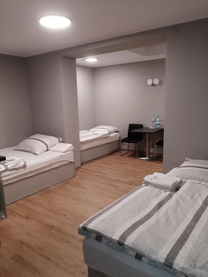 10 Bed And Breakfast Познань Экстерьер фото