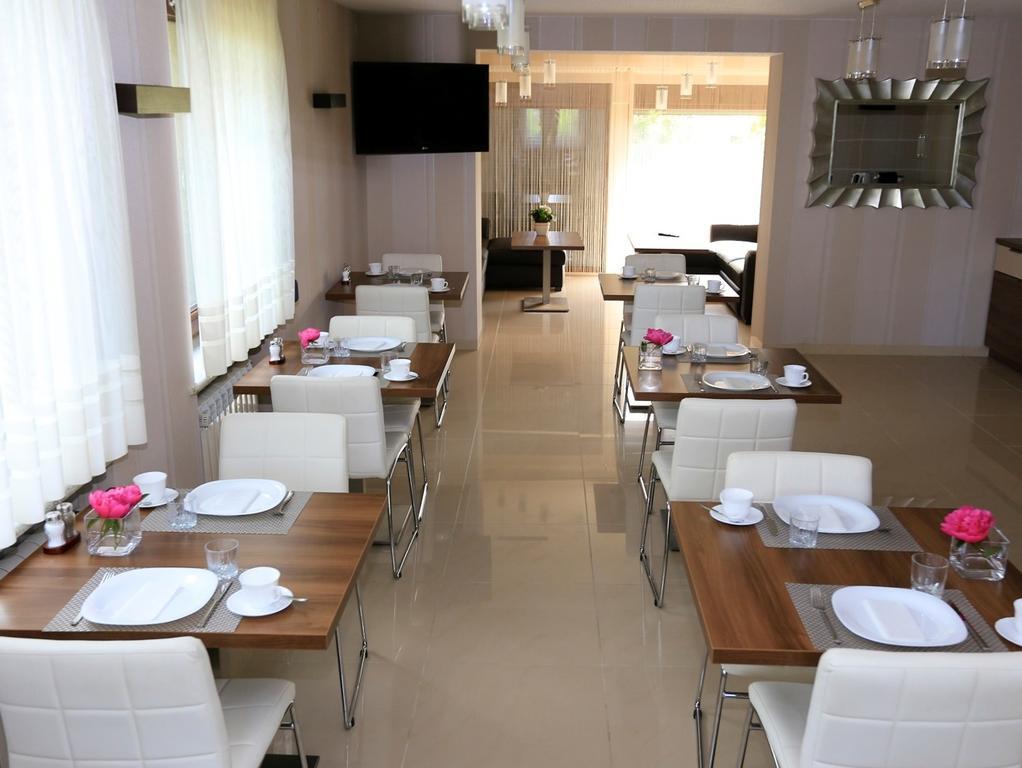 10 Bed And Breakfast Познань Экстерьер фото