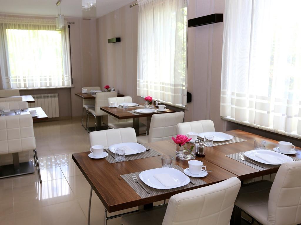 10 Bed And Breakfast Познань Экстерьер фото