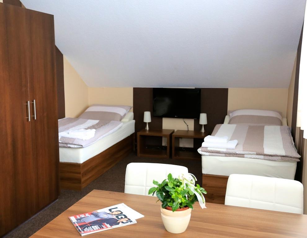 10 Bed And Breakfast Познань Номер фото
